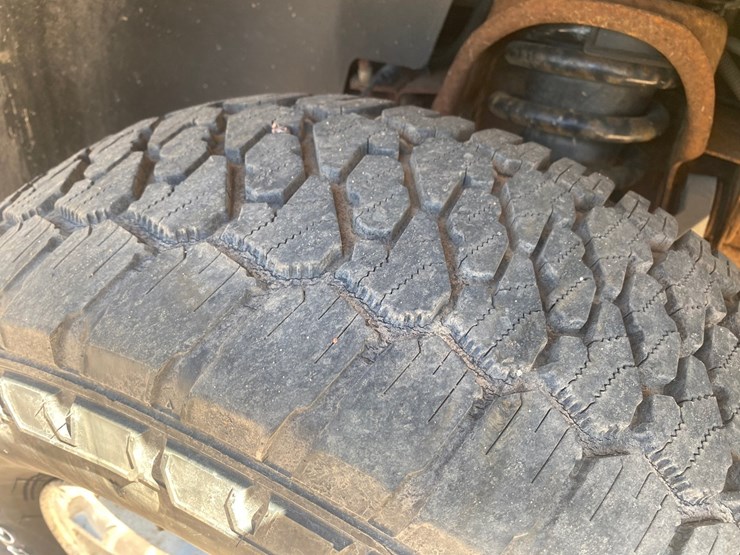 2012-chevrolet-silverado-1500-image-17