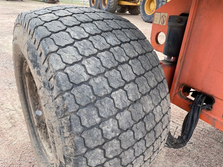 2016-jlg-400s-image-43