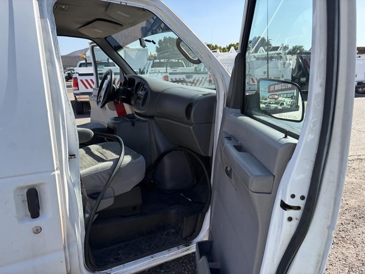 2002-ford-e350-image-9