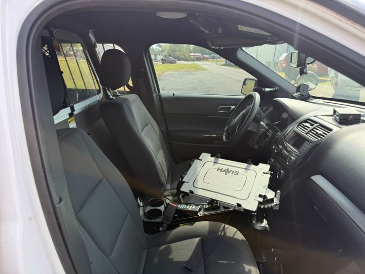 2018-ford-explorer-image-36