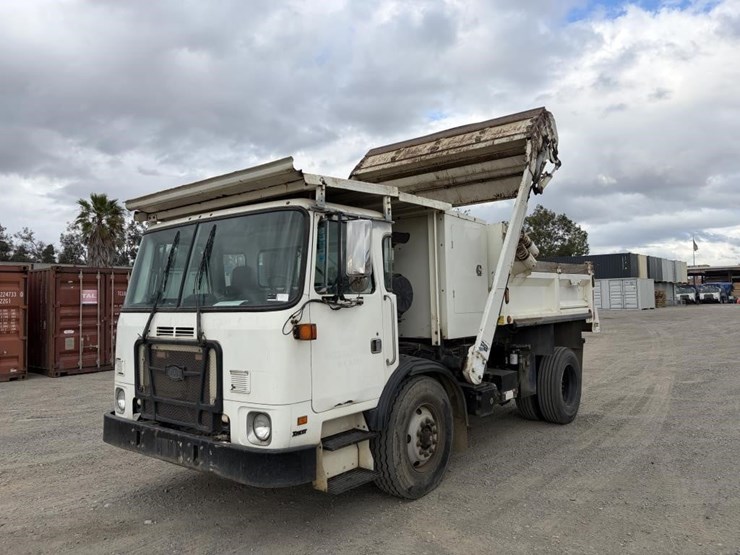 2011-autocar-xpeditor-image-1