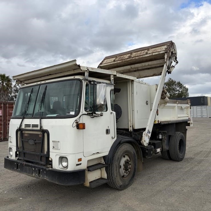 2011 AUTOCAR XPEDITOR