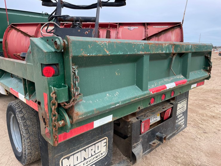 2011-chevrolet-3500-image-17