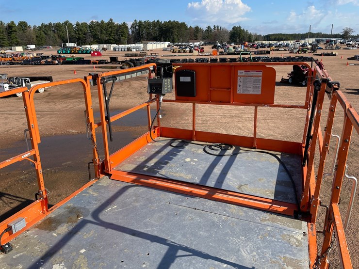 2015-jlg-4394rt-image-36