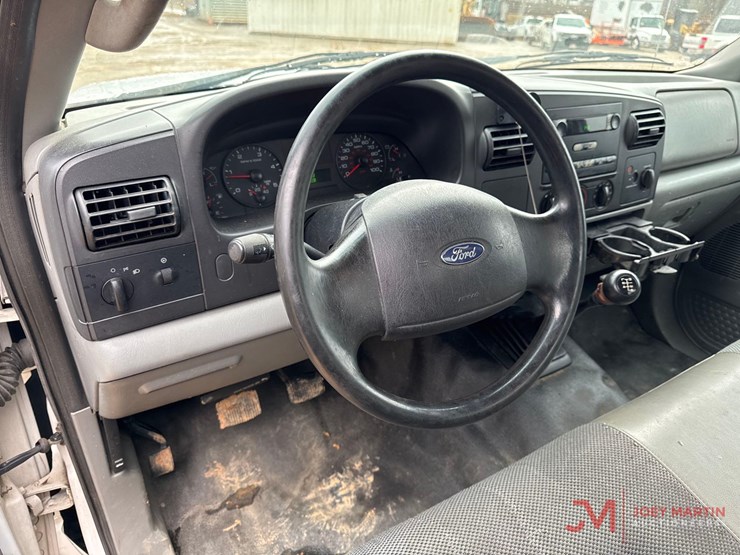 2005-ford-f550-xl-image-15