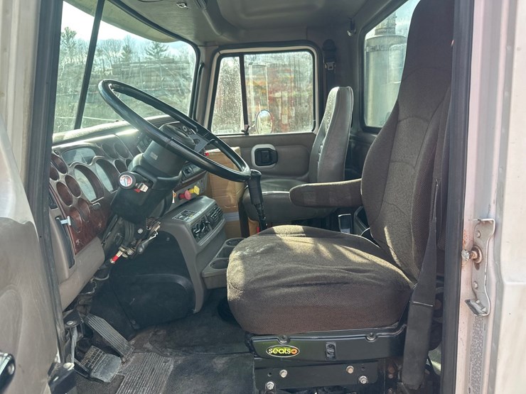 2002-mack-ch613-image-23