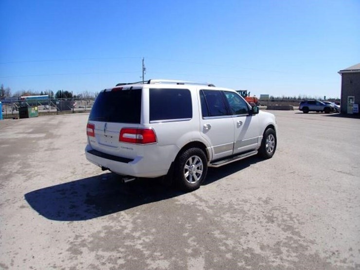 2009-lincoln-navigator-image-5