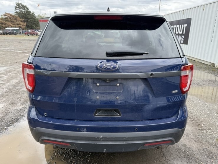 2017-ford-explorer-image-4