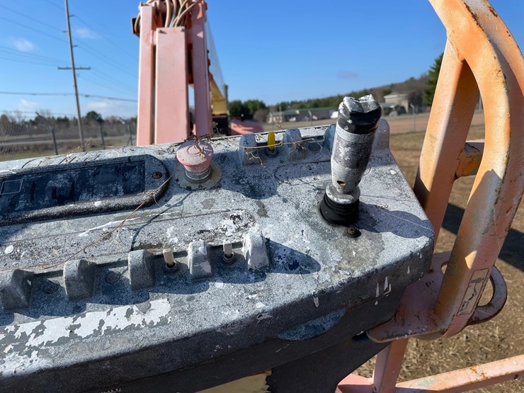 2008-jlg-m600j-image-14