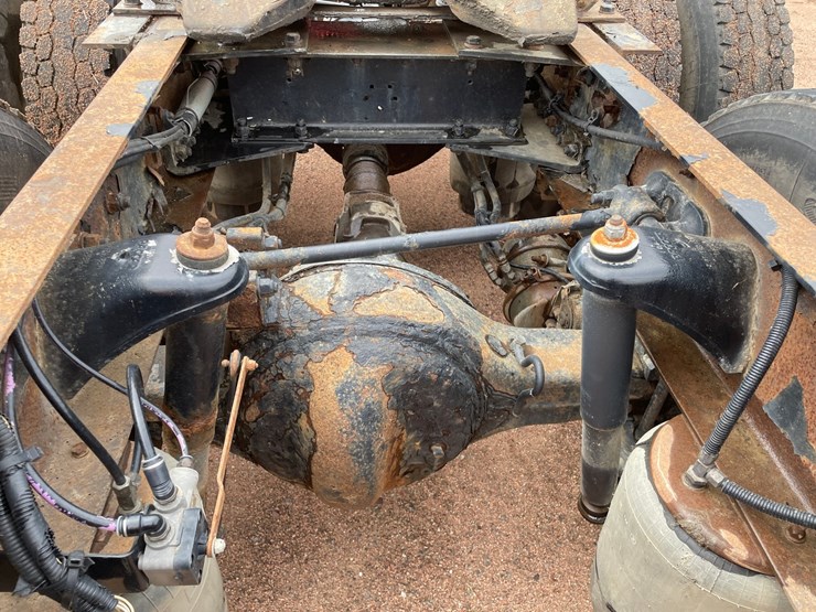 2016-kenworth-t680-image-18