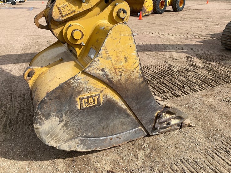 2018-caterpillar-320-image-15