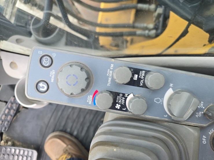 2014-deere-160g-lc-image-78