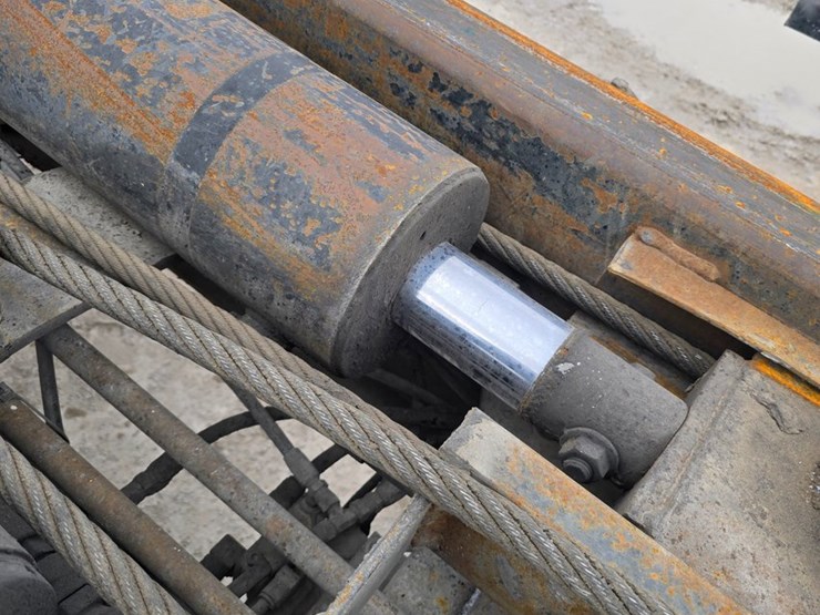 #22589-•-2006-mack-cv713-granite-roll-off-truck-image-70