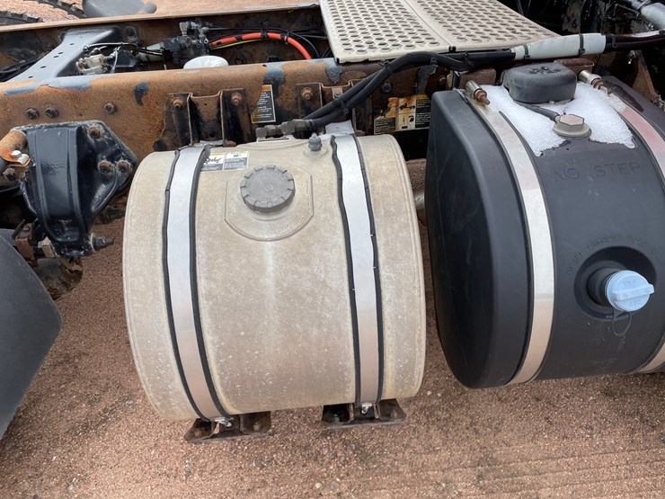 2016-kenworth-t680-image-21