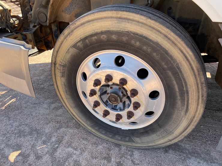 2005-volvo-10-image-10