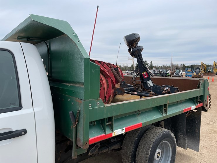 2011-chevrolet-3500-image-19