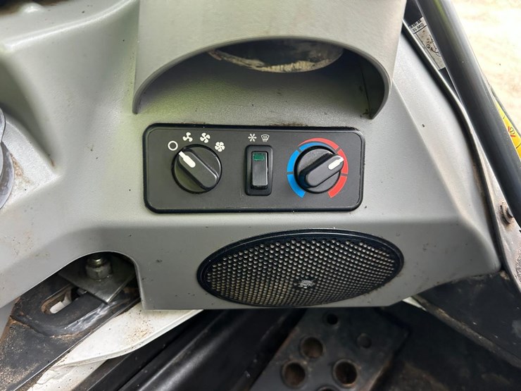 2024-bobcat-t770-image-27