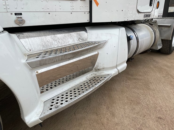 2016-kenworth-t660-image-11