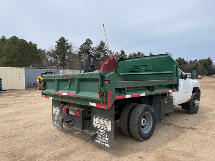 2011-chevrolet-3500-image-5