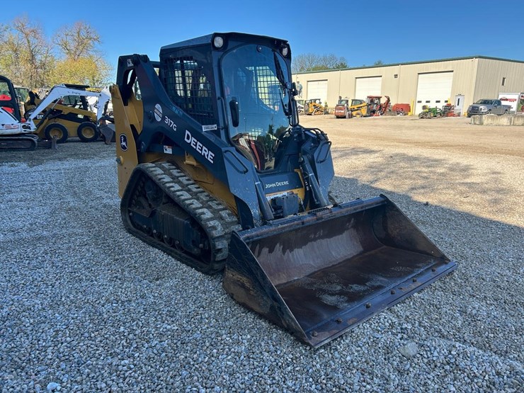 2016-deere-317g-image-6