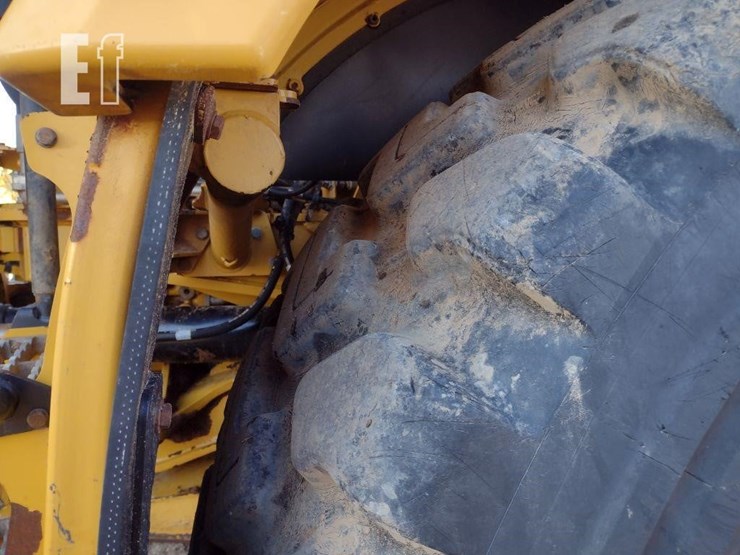2019-caterpillar-745-image-29