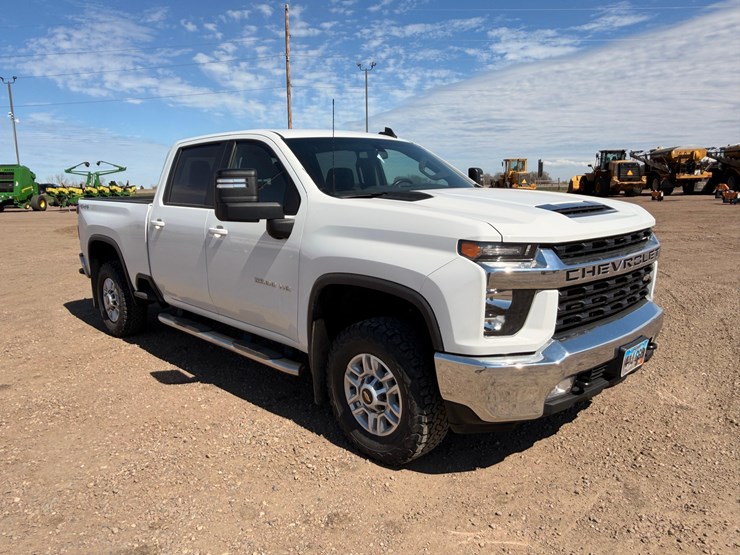 2022-chevrolet-silverado-2500-image-3