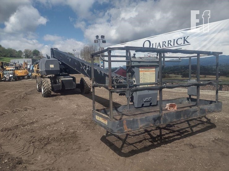 2013-jlg-800s-image-36