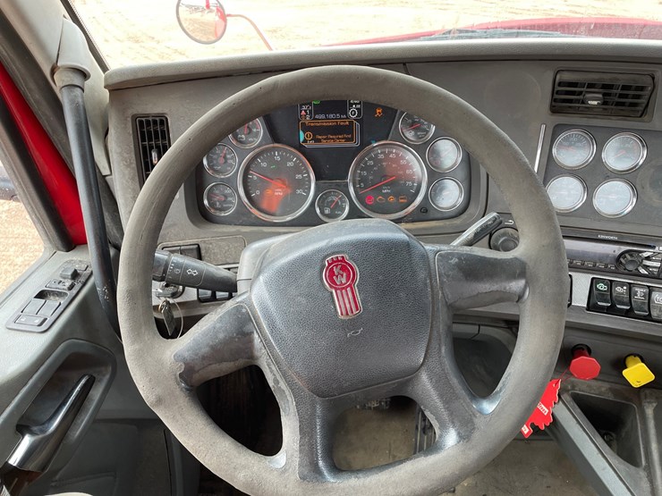 2016-kenworth-t680-image-39
