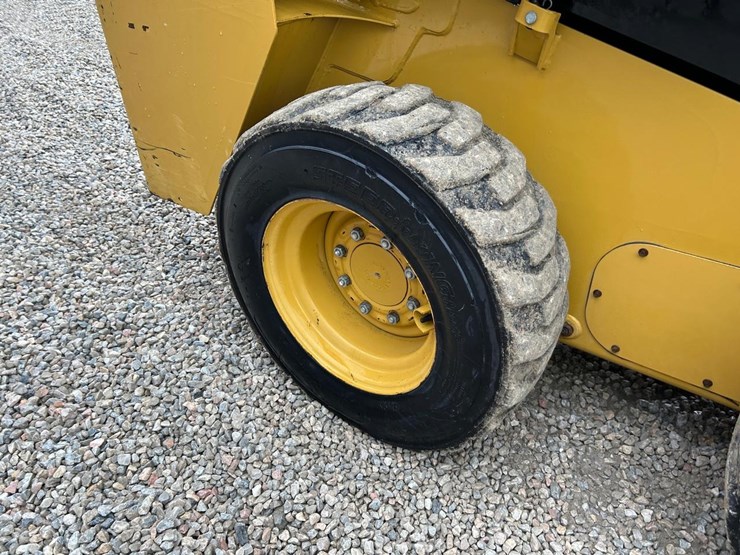 2019-caterpillar-232d-image-13