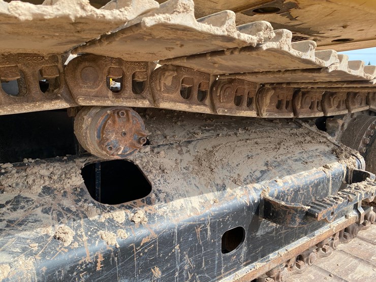 2018-caterpillar-320-image-30