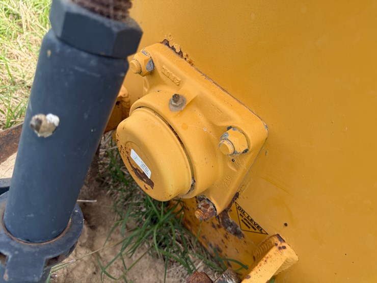 #46932-•-hurricane-26-pto-ditcher-image-25