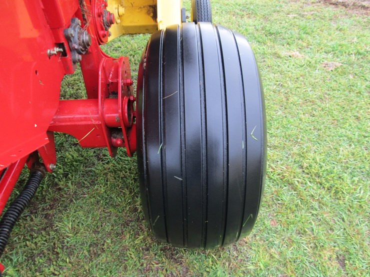 new-holland-br7060-image-18