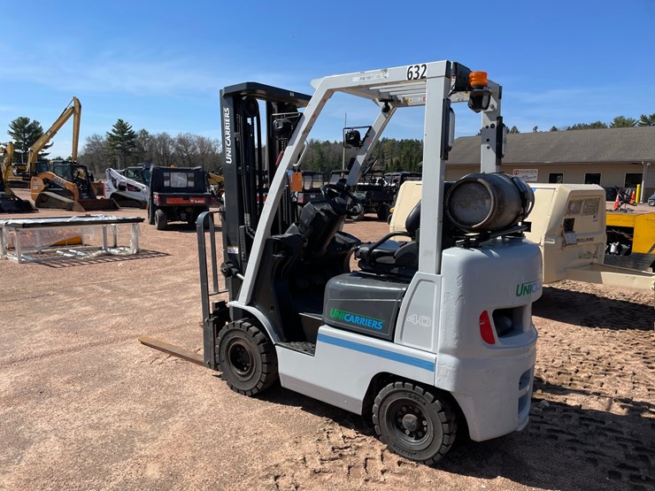 #1136-•-unicarriers-lp-forklift-image-3