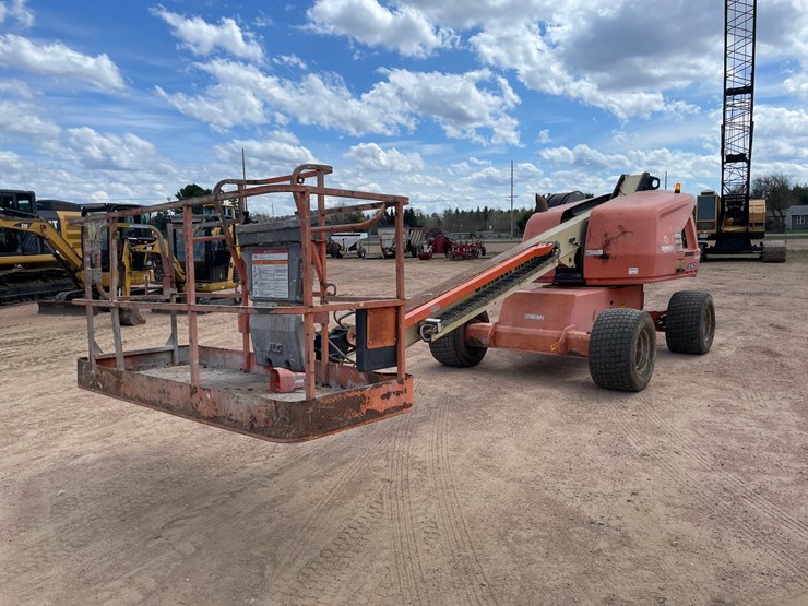 2016-jlg-400s-image-1