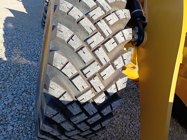 2023-caterpillar-910-image-78