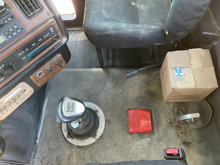 2007-freightliner-fld120-image-42