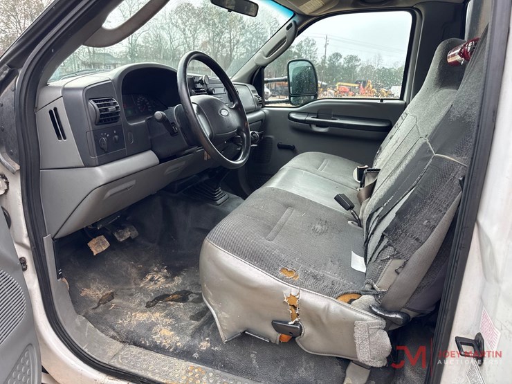 2005-ford-f550-xl-image-14