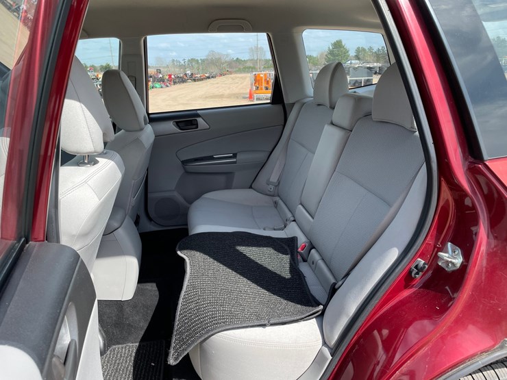 2011-subaru-forester-image-19