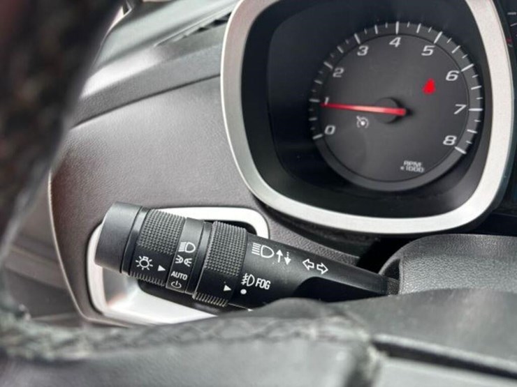 2017-chevrolet-equinox-image-21