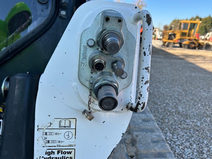 2023-bobcat-t770-image-11