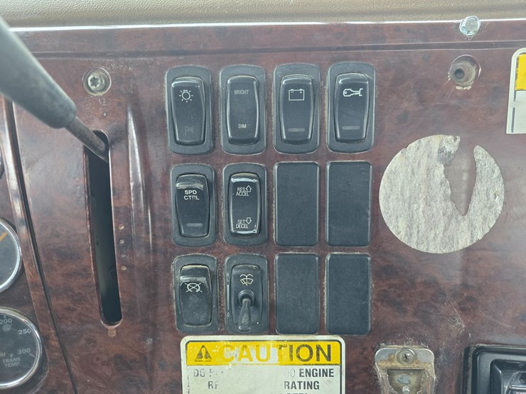 #22589-•-2006-mack-cv713-granite-roll-off-truck-image-52