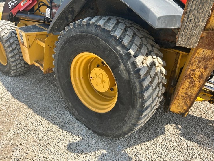 2020-deere-310l-image-17