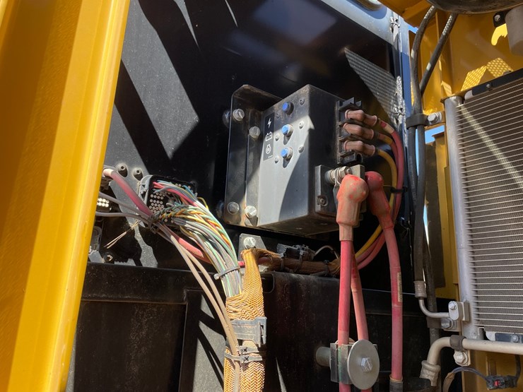 caterpillar-324e-image-44