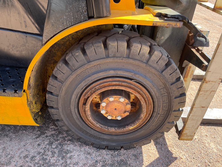 #1137-•-yale-4,000lb-lp-forklift-image-14