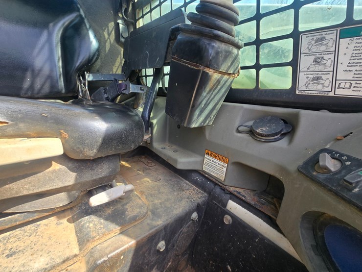 2010-bobcat-t650-image-52