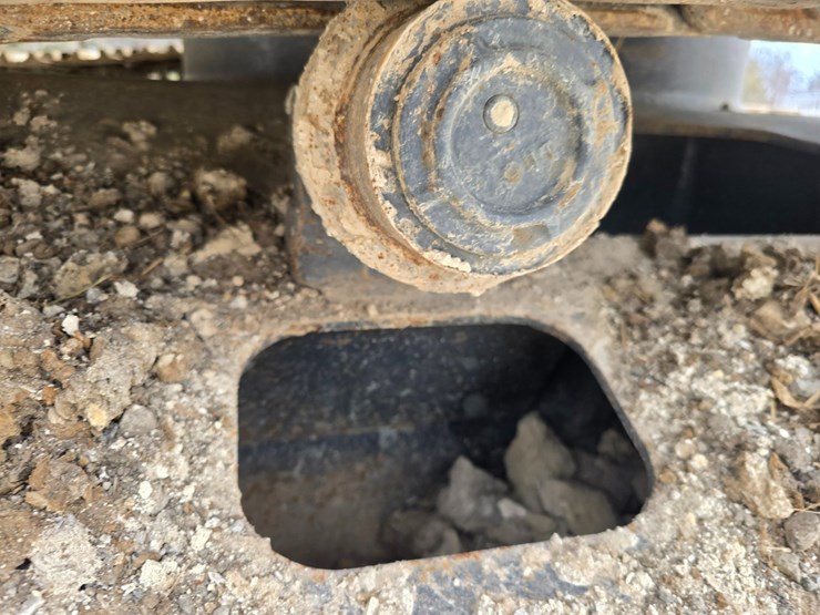 2013-deere-160g-lc-image-41