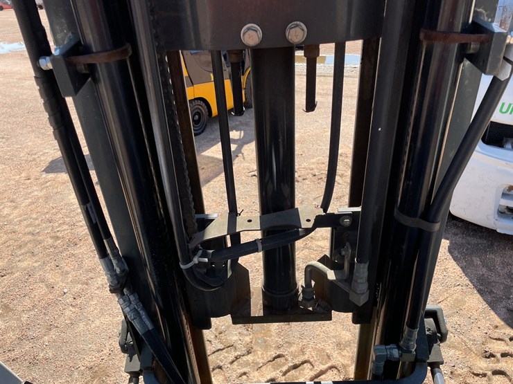 #1134-•-unicarriers-lp-forklift-image-16