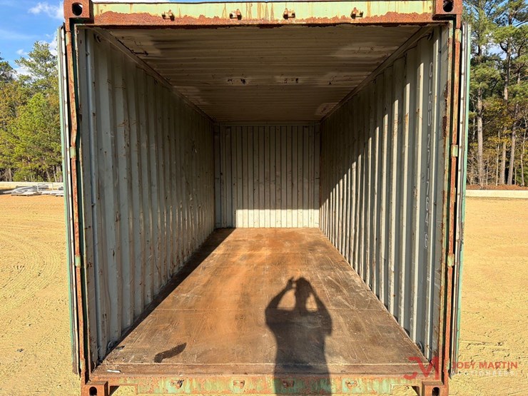 used-20'-shipping-container-image-5