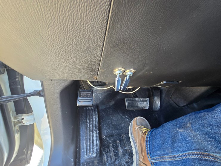 2015-chevrolet-silverado-3500-image-26