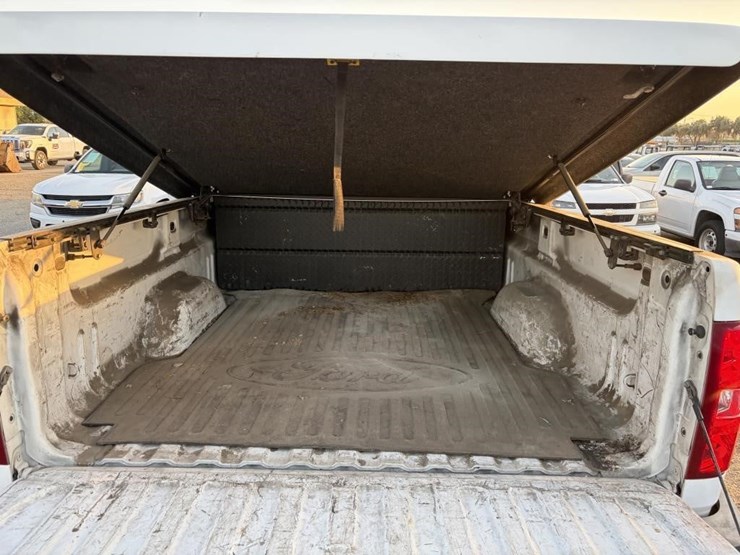 2013-chevrolet-2500-image-25